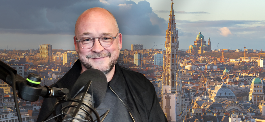 Portrait de Jérémie Claes au micro de Brol Fictions