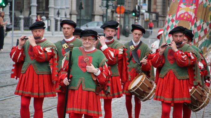 Une_confrérie_de_l'Ommegang
